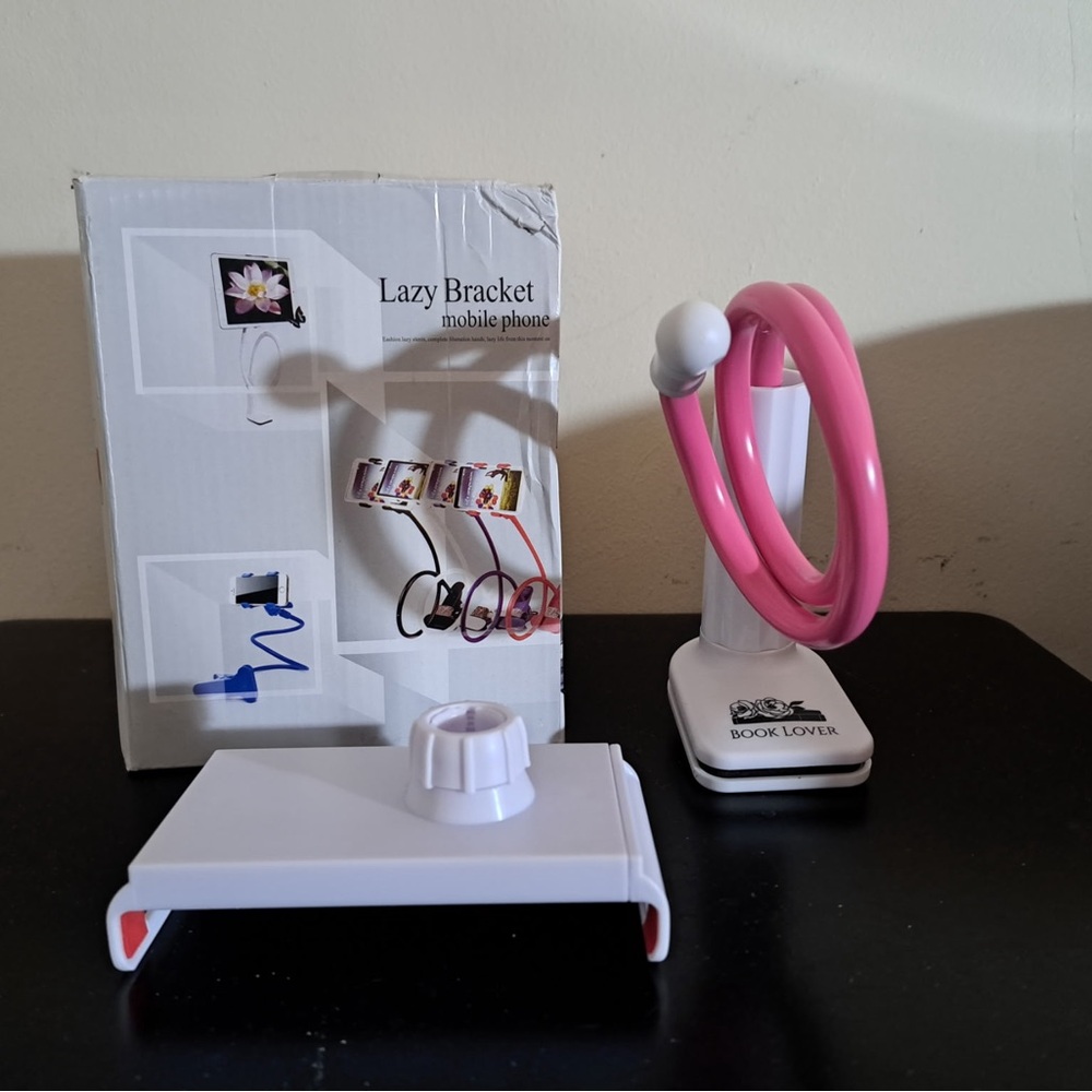 Willow Winters Pink and White Phone Holder